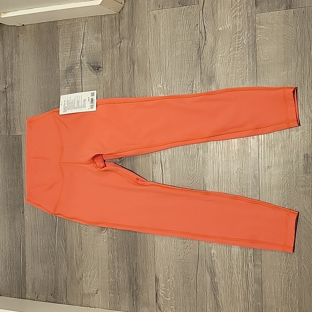 Lululemon Under HR Tight 25'' size 6